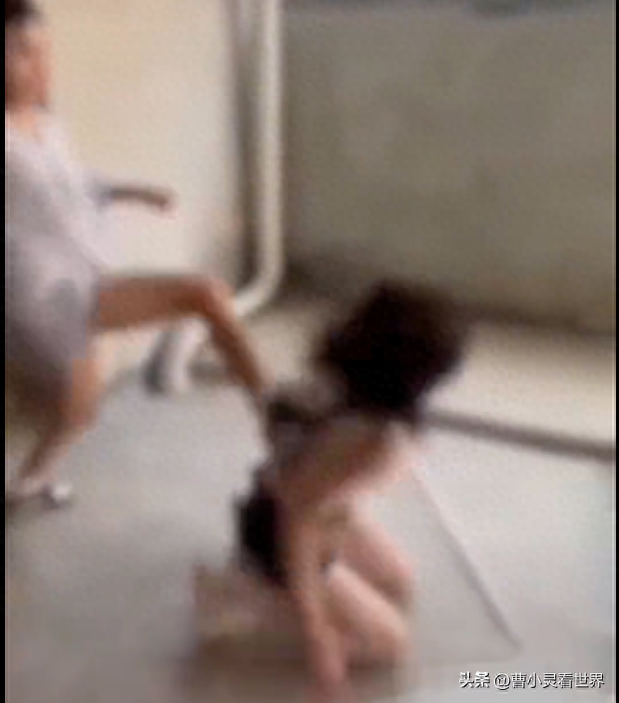 14岁女孩被脱衣殴打，施暴方称「又不是没进去过，没20分钟就放」