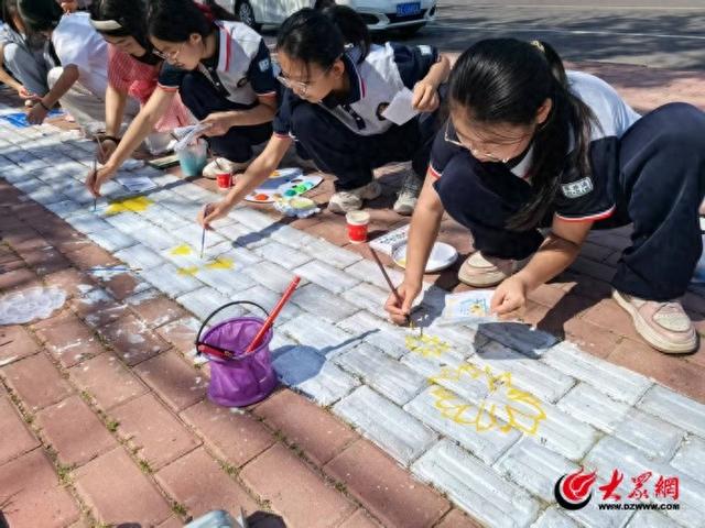 盲道的优化（垦利区开展多彩之路彩虹盲道优化活动）