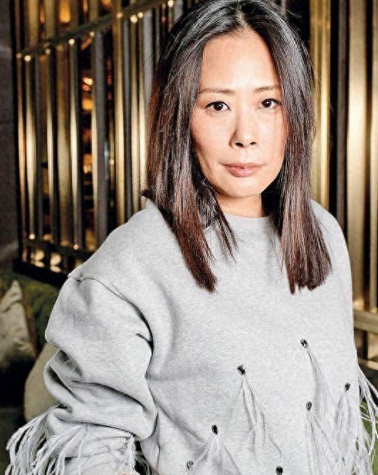 关淑怡被曝病危！曾是歌坛天后，为不丹活佛生子，沦落到翻垃圾桶