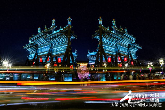 文旅热潮涌动 古城夜色引客来