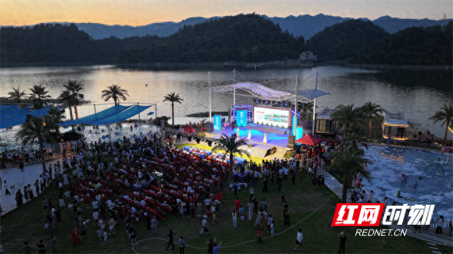 “清凉一夏”邂逅梅山文化 新化龙湾夏季“村晚”好戏连台
