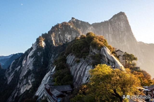 惊呆了！男子登顶华山直接先做十大碗。