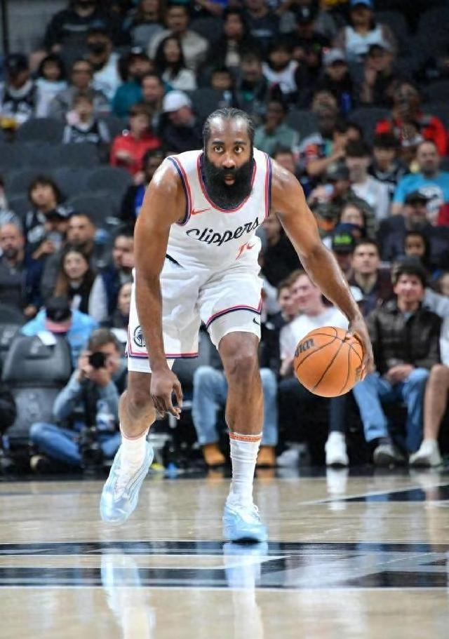 55分+61分！历史首人，全联盟都以为他老了，他却神勇归来