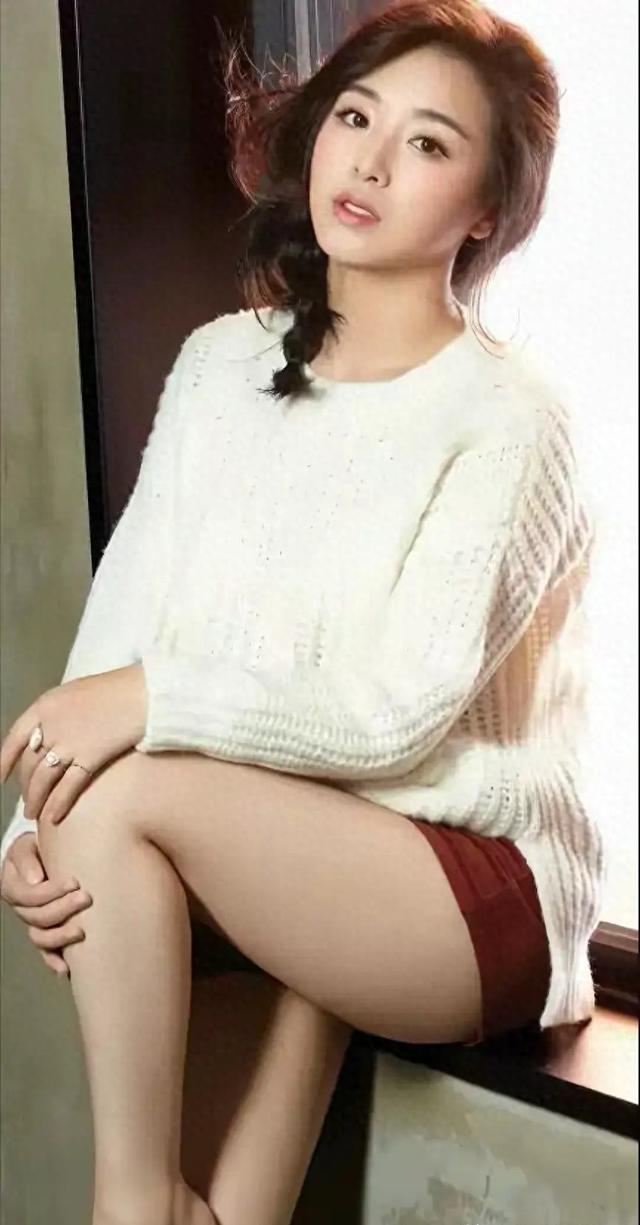 张含韵的奶欲更勾人	，36岁依旧童颜，身材却饱满成熟韵味满满