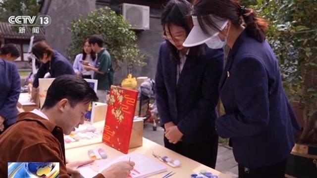 闻桂香、赏菊海、拍“萌宠” 北京秋花进入盛花期