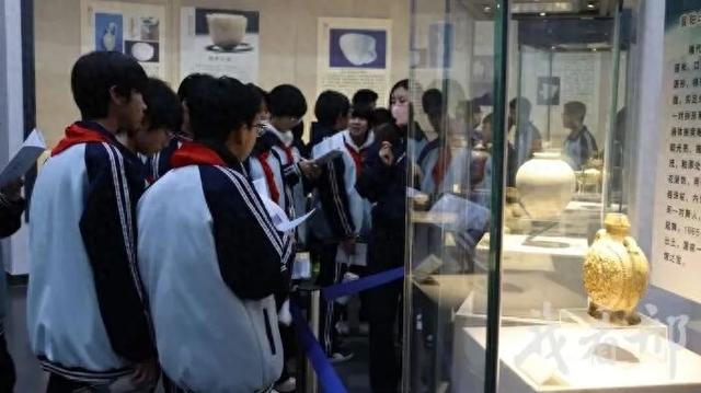 沙河百余名学子走进邢窑文化旅游区