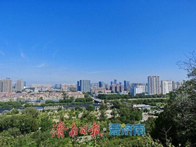 秋高气爽，腊山风景正宜人