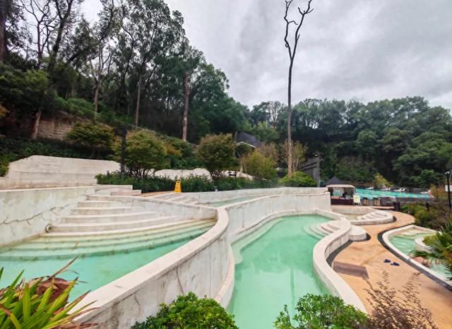 拥抱自然，在崖壁江景中唤醒身心