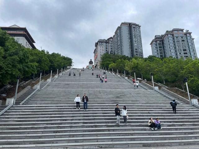 重庆巫山县建成世界最长扶梯，此前爬楼梯爬到怀疑人生