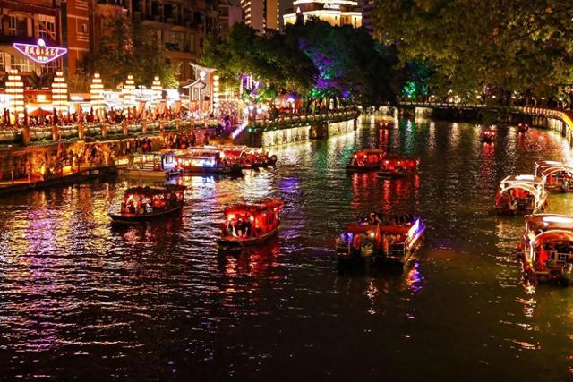 活力中国调研行丨“夜游锦江”项目构建“五位一体”消费新场景