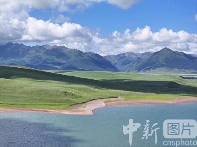 甘肃张掖：山丹马场景色宜人