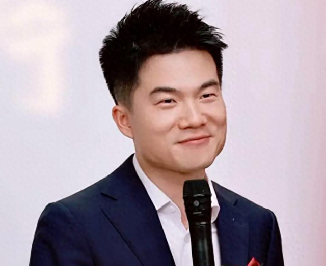 从寒门贵子到官方认可，董宇辉的“黑红”之路，难以复刻