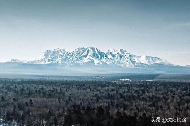 山泉水乘火车走四方