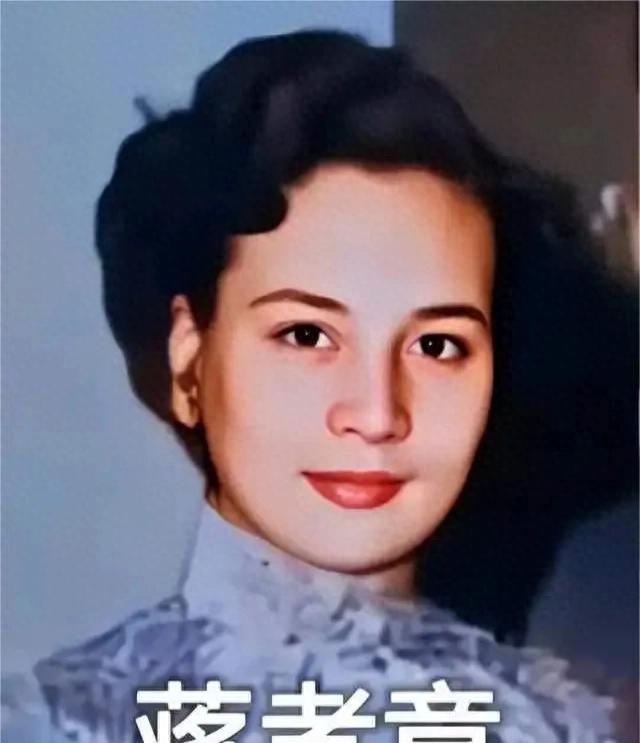 银灰旗袍定格的风华：蒋孝章，藏在蒋家风云里的传奇美人