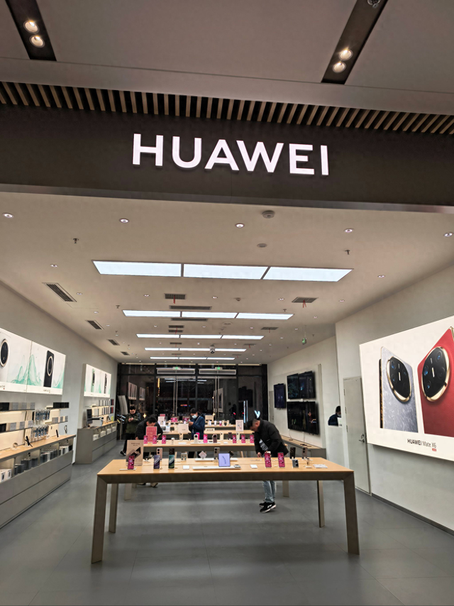 0.93GB！鸿蒙4.3推送135和166版本，对华为老机型很实用