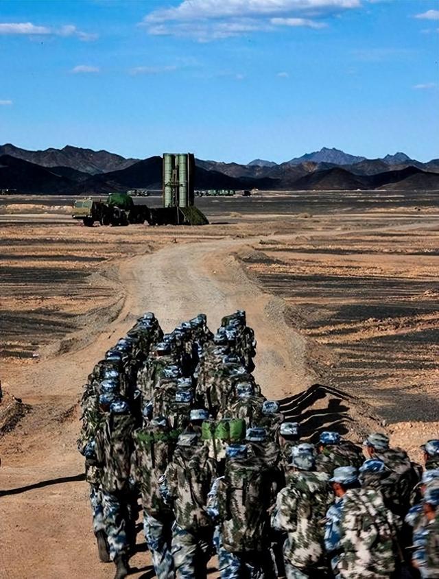 距台不足9公里！解放军堵门式军演，台独武器成摆设，结局已注定