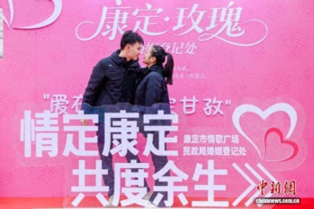 2025康定情歌国际音乐节在四川康定启幕