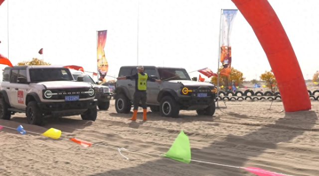 胡杨节启幕 麦盖提县N39°沙漠旅游景区绽放独特魅力