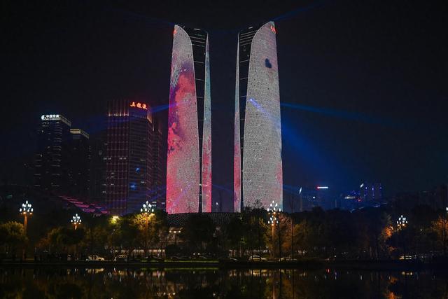 灯光秀、音乐会、“微度假”主题产品齐上阵，成都2026年元旦文旅大餐等你品尝