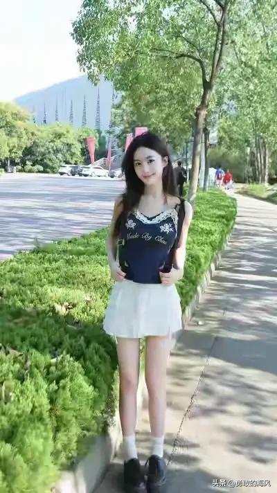 江苏某校花仙姿玉貌，网友惊叹：沉鱼落雁，此女只应天上有