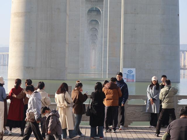 黄河岸的冬日狂欢！浩吉大桥下，藏着三门峡最惬意的周末时光