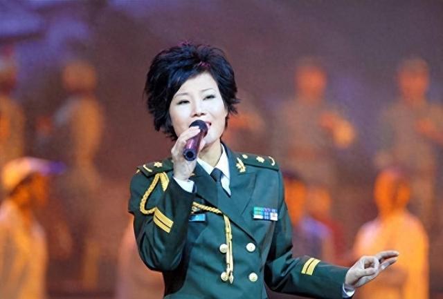 她从高烧到去世仅16天，演唱现场复发，后抢救无效离世