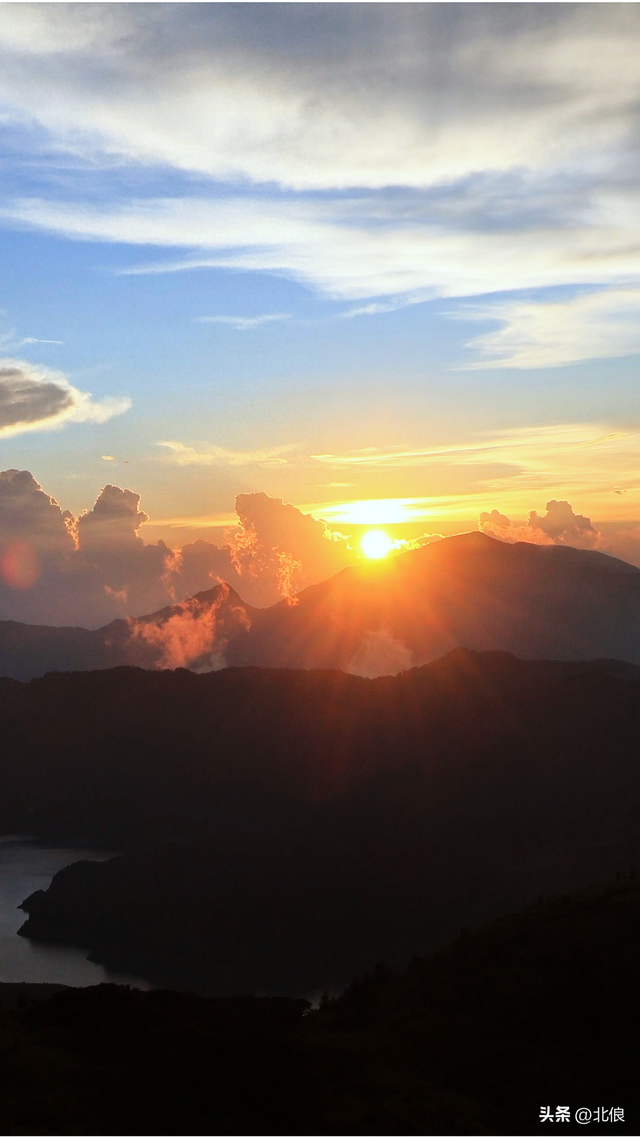 美丽的夕阳伴随欢乐的晚餐 露营桂林全州天湖二王山（1）