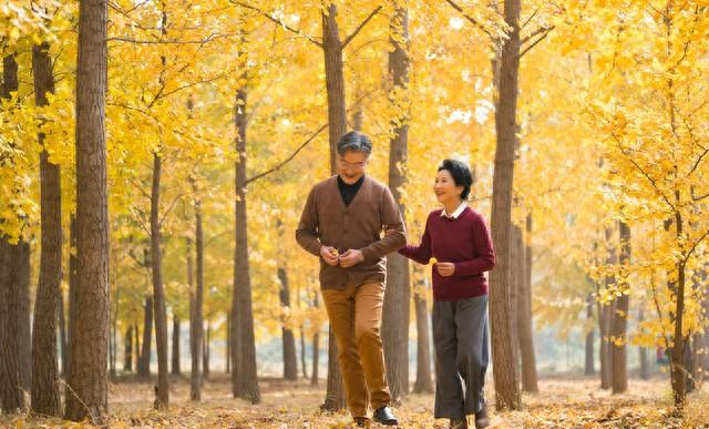 把“每天走够六千步	”当成护身符的人，今年可能要重新打卡	。