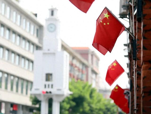 氛围拉满！古城刷屏了，最美中国红！
