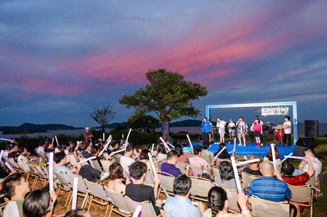 宁波七夕星空音乐会浪漫启幕！ 77对情侣共赴海岛之约