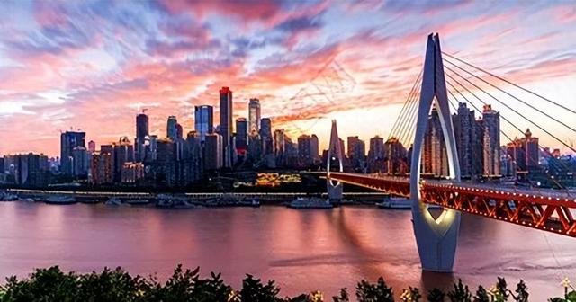 彩色旅图｜洪崖洞、穿楼轻轨、豆花世家，来重庆，打卡网红地