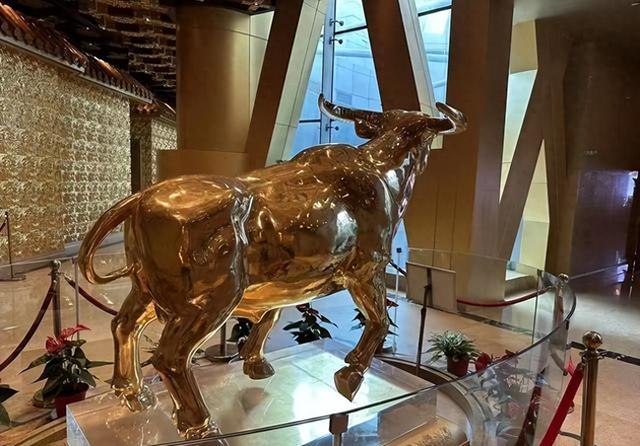 华西村的金牛	，现在看来真是一次成功的投资