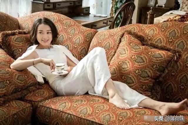 吴越的脚可真漂亮，是我见过最漂亮的脚丫子。