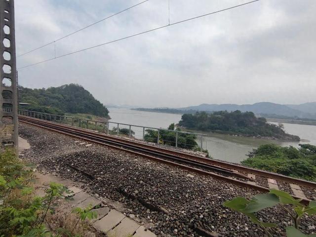 探索重庆大渡口孤岛，岛上有座千年古寺，相传是巴人立市交易之地