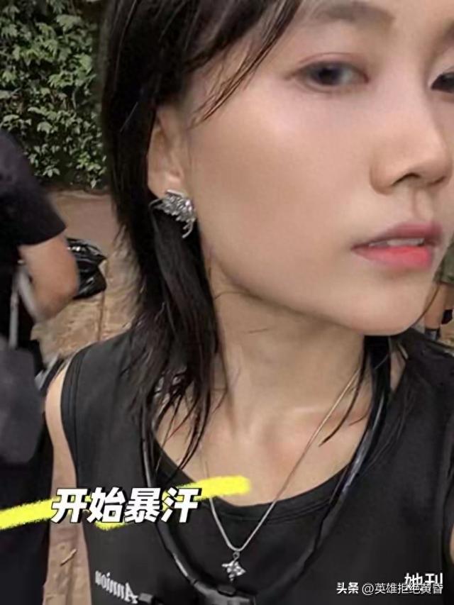 国庆陪爬爆火：女孩子们扛着登山杖，赚的是辛苦更是信任