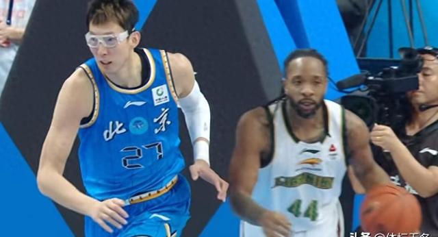 辽宁首败掀波澜 杨鸣冲突引争议 北京榜首能坐多久？