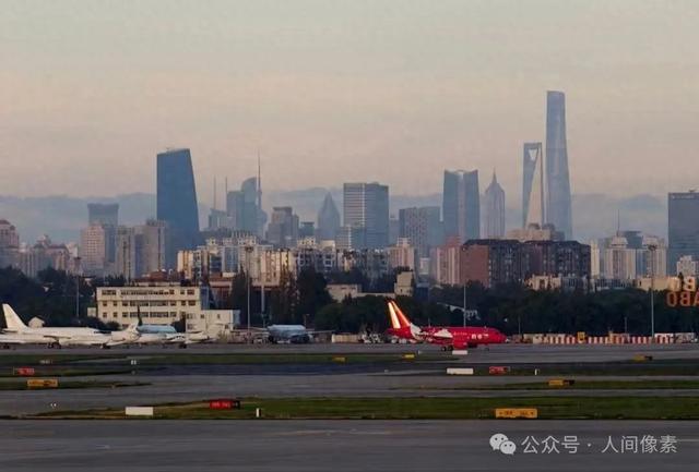 空姐“坦白局”：常常被当作服务员，但我们的工作远不止如此
