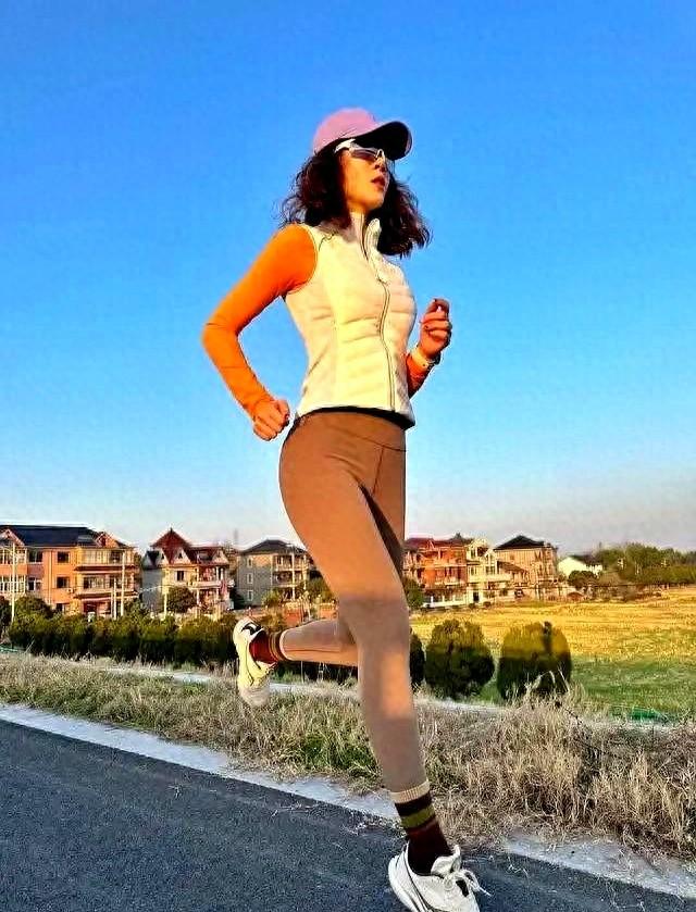 冬天跑步必避4个坑！犯一个就白练，越跑越伤还遭罪