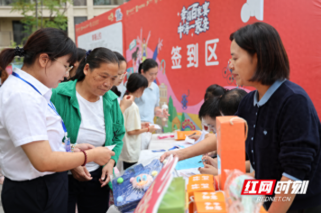 株洲电信服务进社区，百家宴里解民需