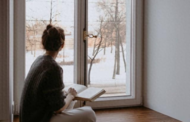 心理学家揭示：容易焦虑的人，大多中了这个“毒习惯”！