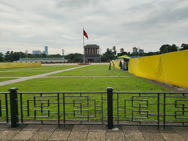 越南河内的胡志明陵寝，有卫兵守卫