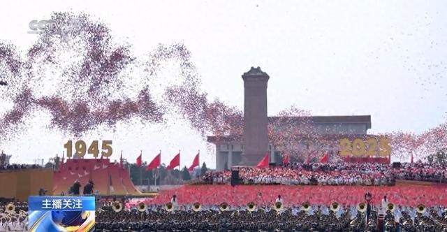 记者探访｜八万只五彩气球如何飞上蓝天？