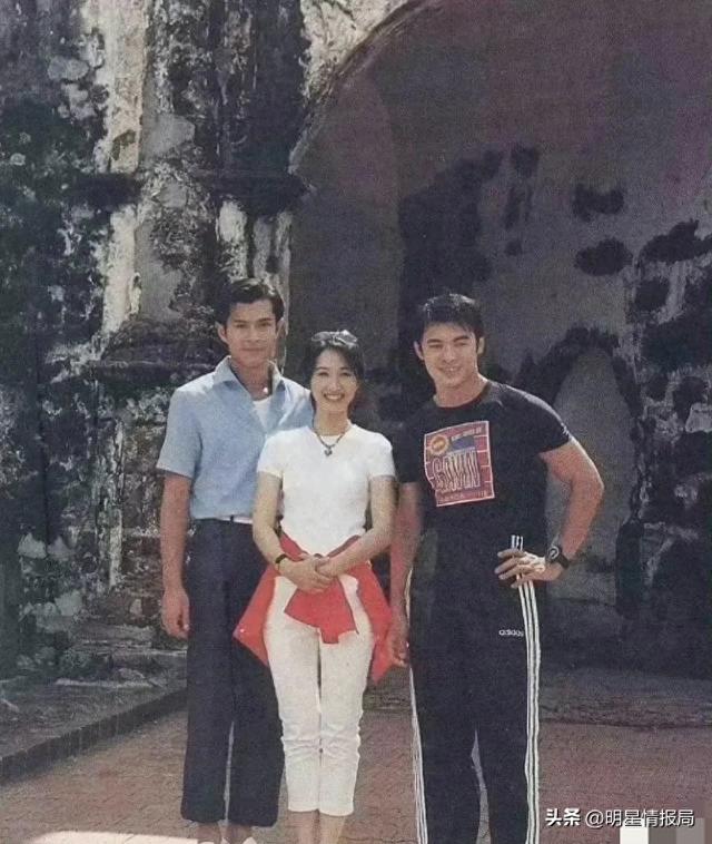 这张照片拍摄于27年前，能认出来三人的，估计都儿女绕膝了吧。