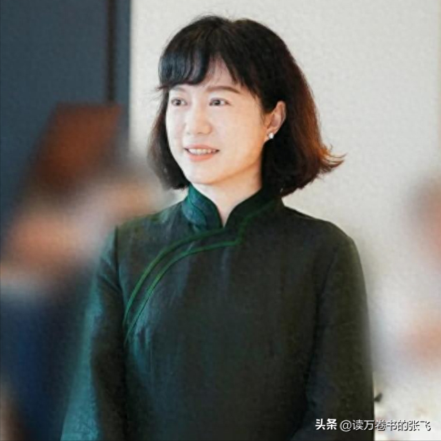 杨振宁走后1个月, 翁帆搬离别墅, 带走34箱东西, 那是她全部的财产