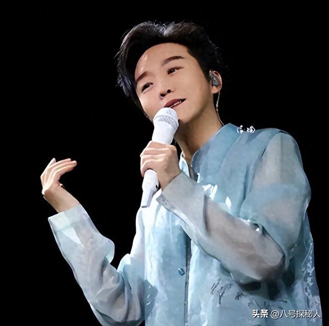 善恶终有报！47岁“跌落神坛”的李玉刚，终是活成了“跳梁小丑”