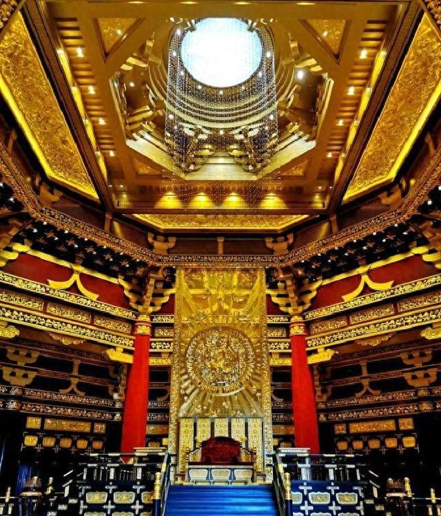 大量美国游客涌入洛阳，打着旅游幌子不去旅游不吃美食，为啥来？