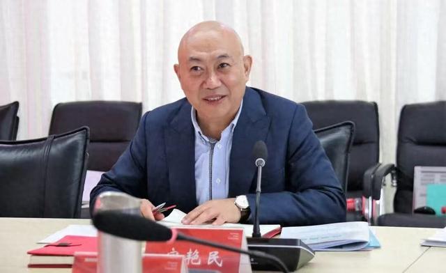 山东大叔苦战15年，硬改全球第三代芯片格局