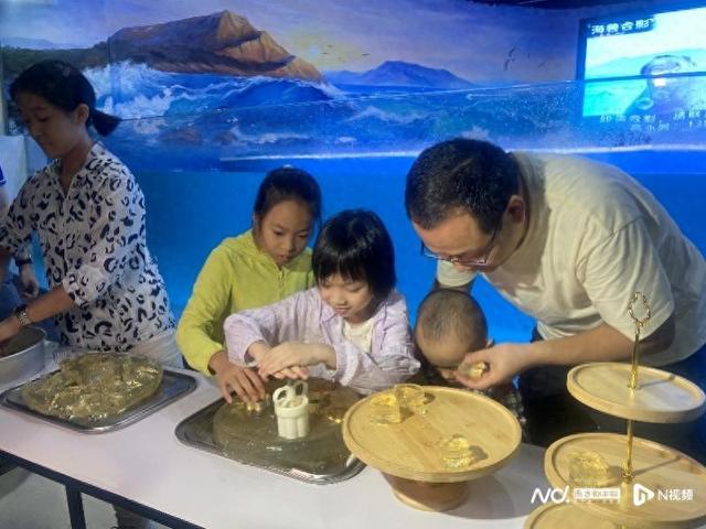 正佳极地海洋世界动物花式过中秋，海象、水豚吃上了月饼大餐