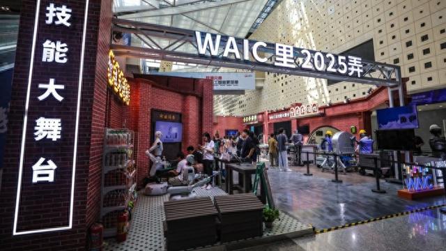 上海这条弄堂有看头！机器人在这里才艺比拼、技能比武