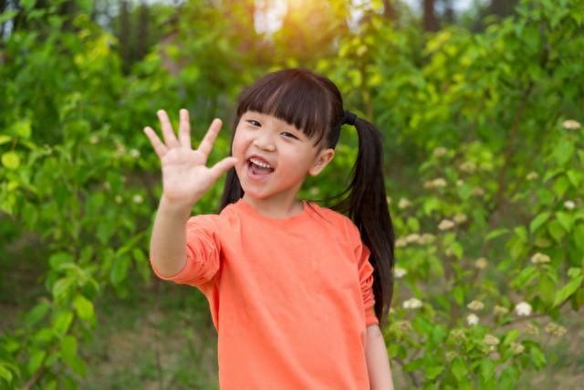 招呼造句子一年级大全（与人招呼）